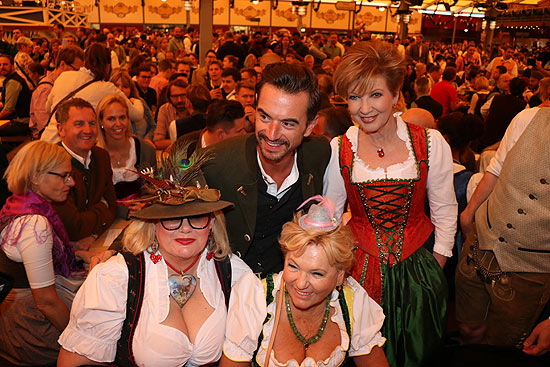Florian Silbereisen, Carolin Reiber, Rosi die Schnitzelwirtin aus Kitzbühel (©Foto. Martin Schmitz)